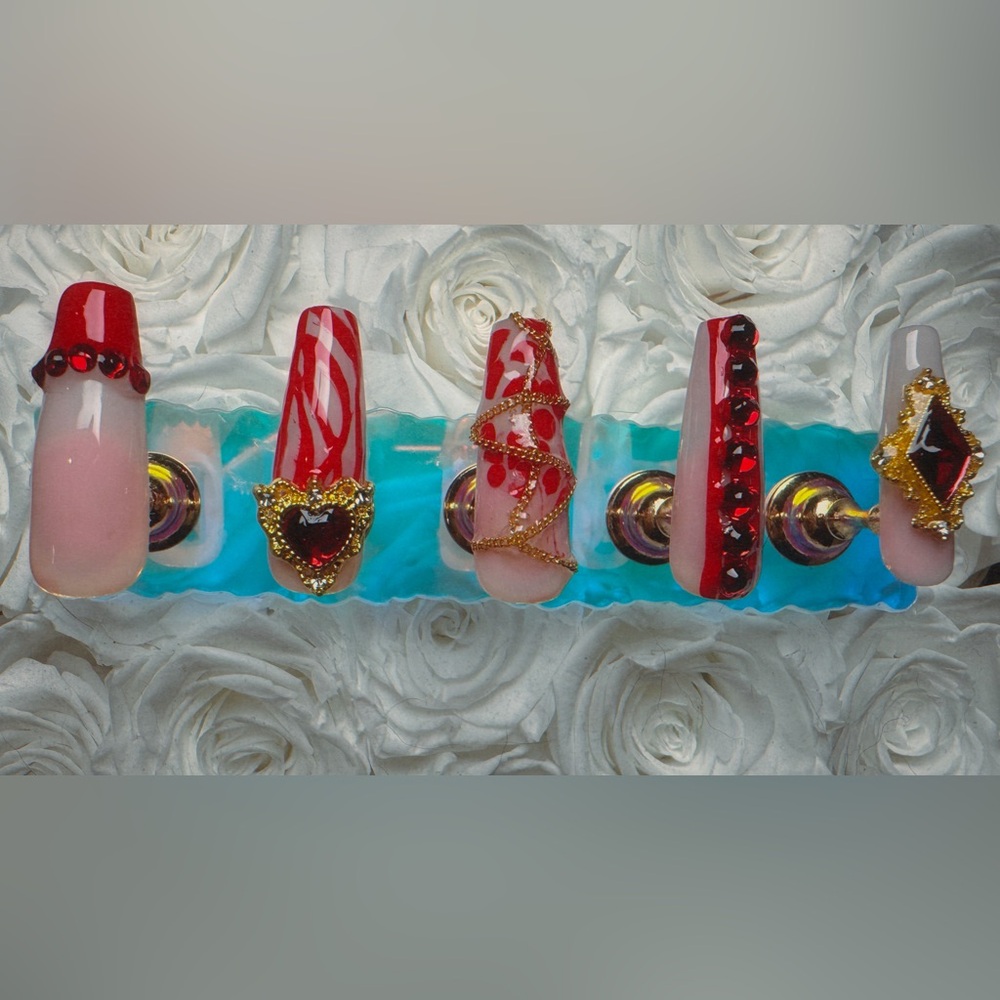 Press on Nails- Queen of Hearts